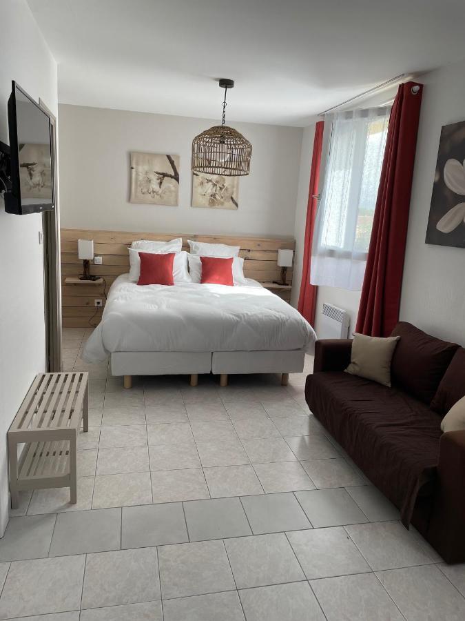 Les Trois Cedres Hotell Saint-Ouen-d'Aunis Rom bilde
