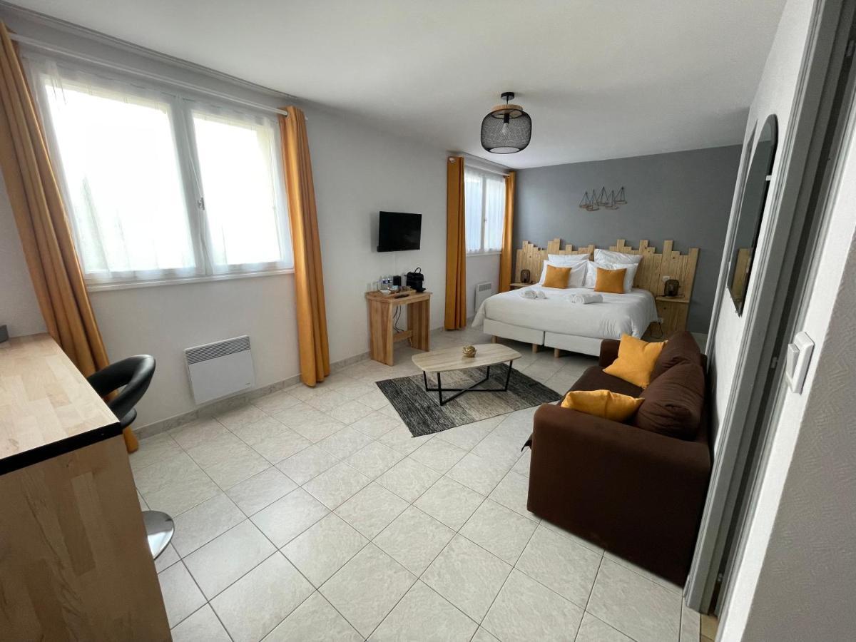 Les Trois Cedres Hotell Saint-Ouen-d'Aunis Eksteriør bilde