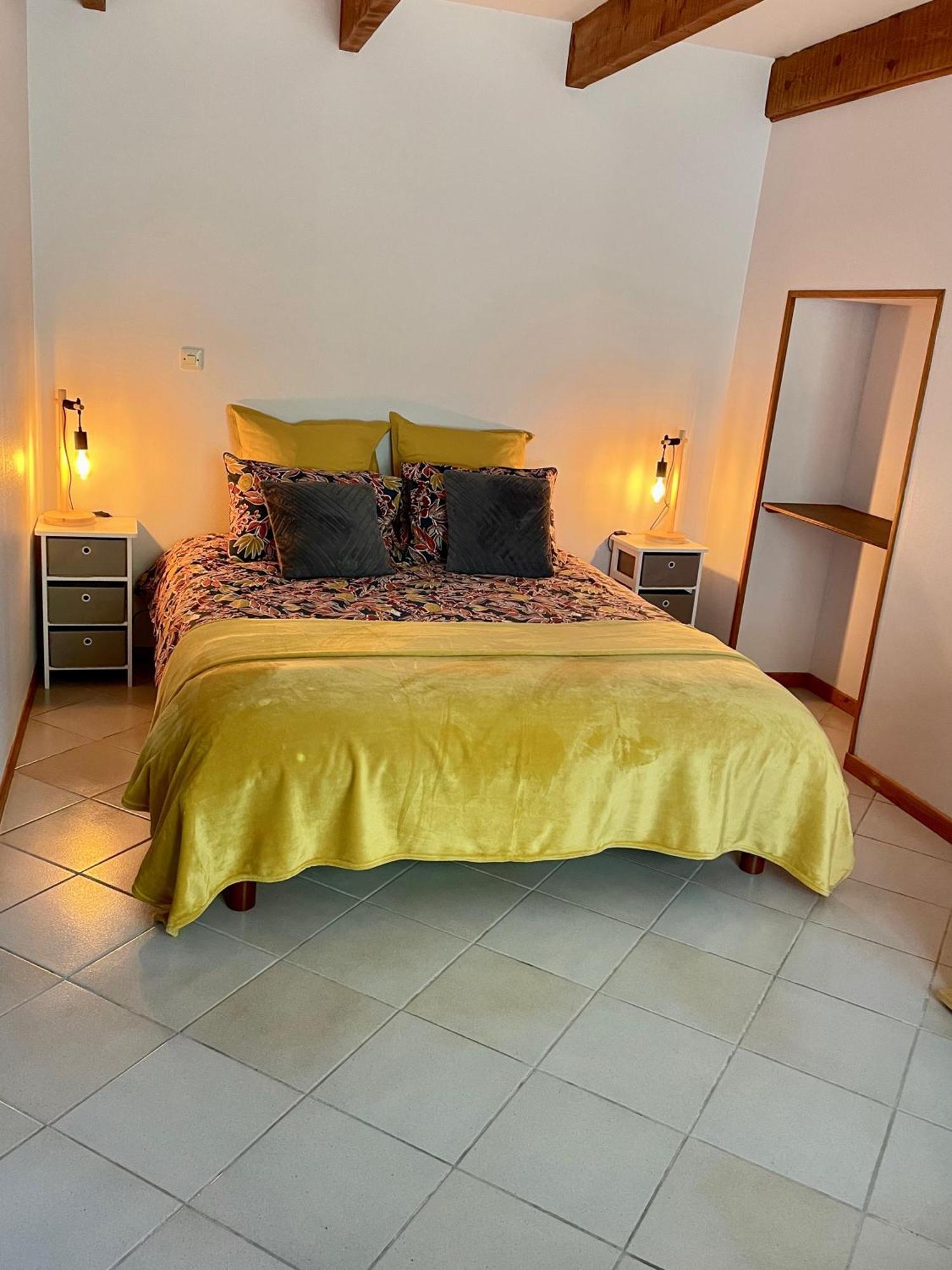 Les Trois Cedres Hotell Saint-Ouen-d'Aunis Rom bilde