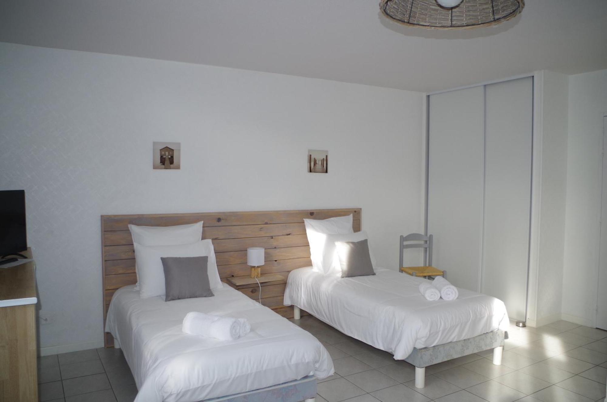 Les Trois Cedres Hotell Saint-Ouen-d'Aunis Rom bilde
